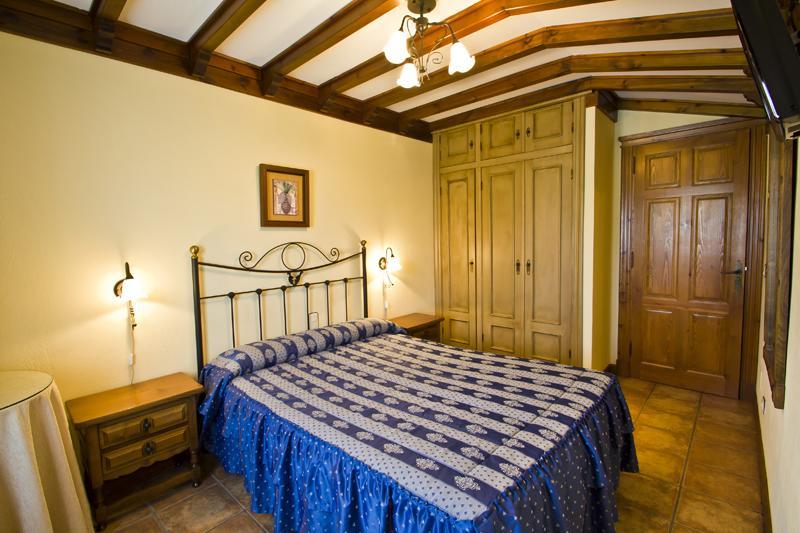 Hospedaje Granada San Vicente De La Barquera Habitación foto