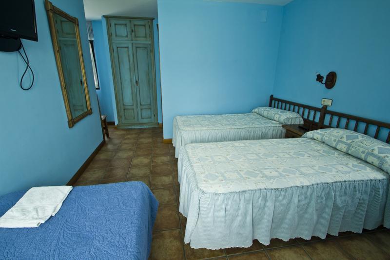 Hospedaje Granada San Vicente De La Barquera Habitación foto