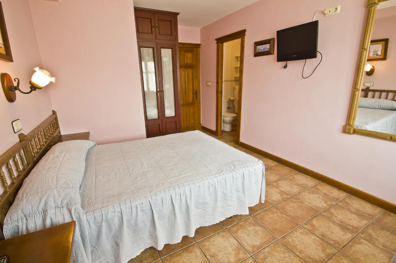 Hospedaje Granada San Vicente De La Barquera Habitación foto