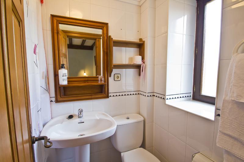 Hospedaje Granada San Vicente De La Barquera Habitación foto